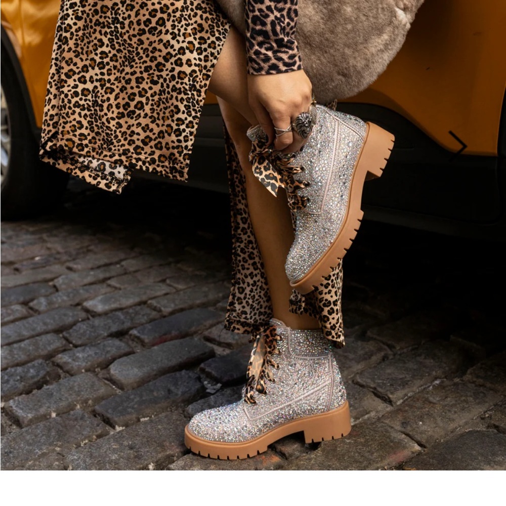 Betsey Johnson Hudsn Rhinestones Combat boots
Size 6.5